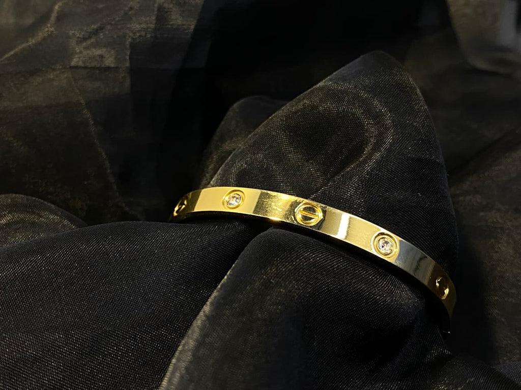 𝐒𝐢𝐥𝐯𝐞𝐫 𝐚𝐧𝐝 𝐠𝐨𝐥𝐝𝐞𝐧 𝐬𝐜𝐫𝐞𝐰 𝐛𝐚𝐧𝐠𝐥𝐞 𝐰𝐢𝐭𝐡 𝐜𝐮𝐛𝐢𝐜 𝐳𝐢𝐫𝐜𝐨𝐧𝐢𝐚 𝐚𝐜𝐜𝐞𝐧𝐭𝐬