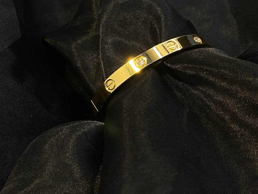 𝐒𝐢𝐥𝐯𝐞𝐫 𝐚𝐧𝐝 𝐠𝐨𝐥𝐝𝐞𝐧 𝐬𝐜𝐫𝐞𝐰 𝐛𝐚𝐧𝐠𝐥𝐞 𝐰𝐢𝐭𝐡 𝐜𝐮𝐛𝐢𝐜 𝐳𝐢𝐫𝐜𝐨𝐧𝐢𝐚 𝐚𝐜𝐜𝐞𝐧𝐭𝐬